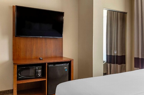 Comfort Suites Clayton - Garner image 1